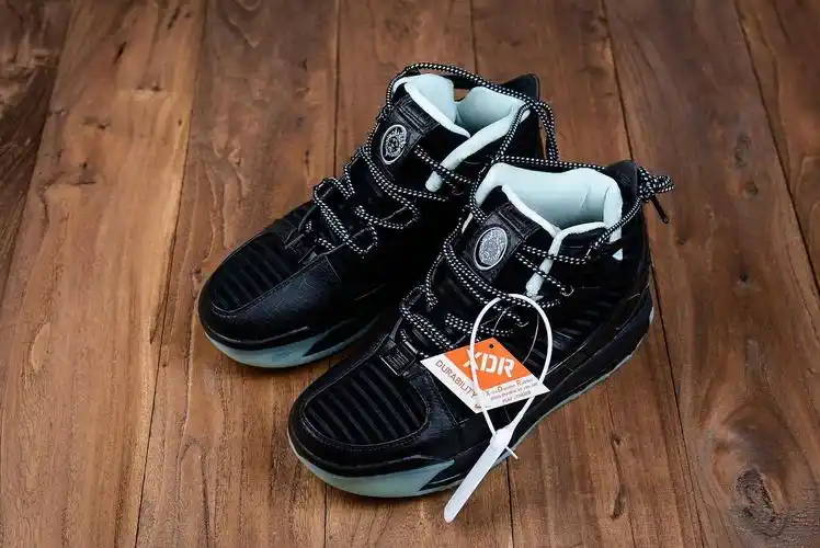 公司级nike zoom lebron iii qs lbj3 勒布朗詹姆斯3代货号:ao2434010