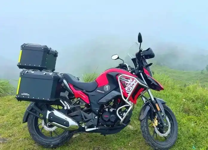 这台五羊本田cb 190 x是在cb190r的基础上进行修改升级而得来的.