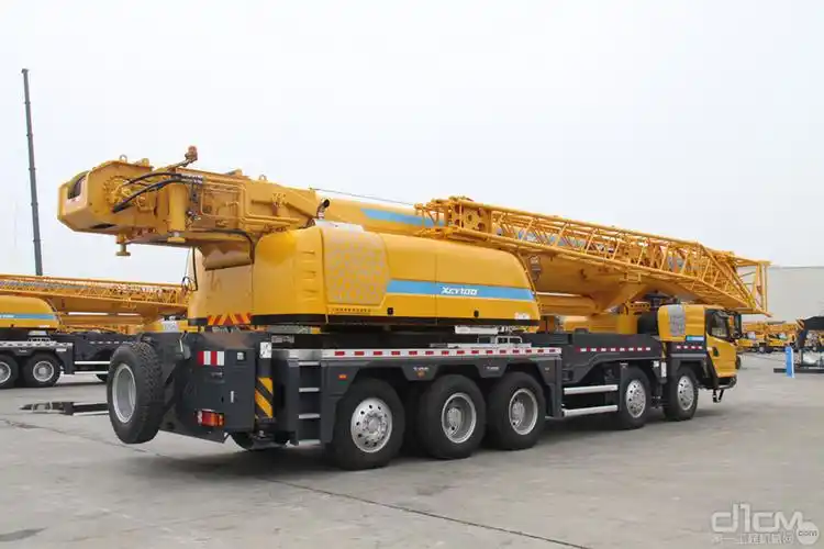 徐工xct100汽车起重机