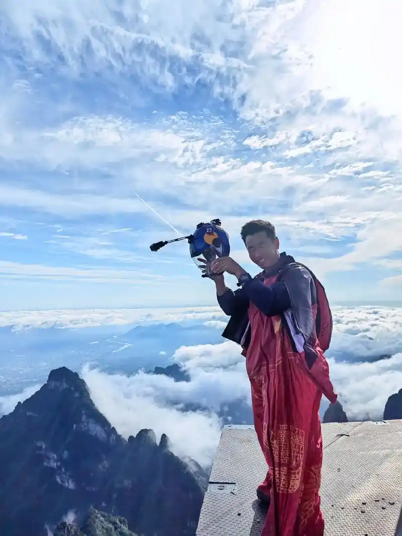 张树鹏 翼装飞行 中国9899第一人#翼装飞行#每一种生活都 - 抖音