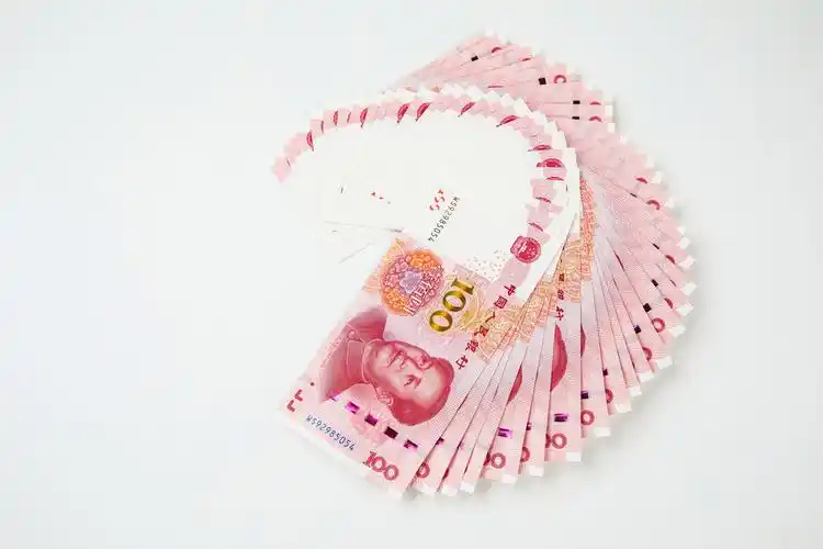 百元人民币堆放背景图片