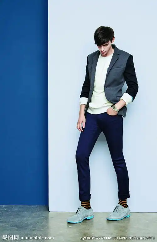 作图的小明同学从小杰姐姐转采于2017-12-11 10:09:39男模特s《素材》