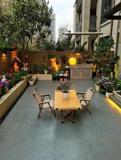 就买了一楼带院子的房子,当初选择这个房子的主要原因就是这个50平米