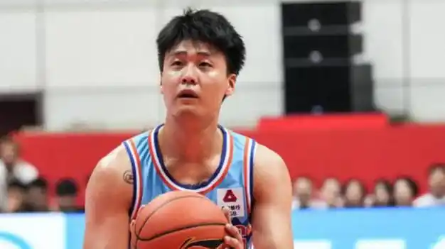 暂别新疆28岁赵睿亮相广东新岗位胡明轩无缘远离cba争议