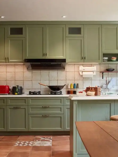 这个厨房有点儿颜色