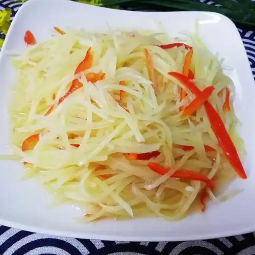 红椒土豆丝,脆口好吃开胃,十分钟就搞定