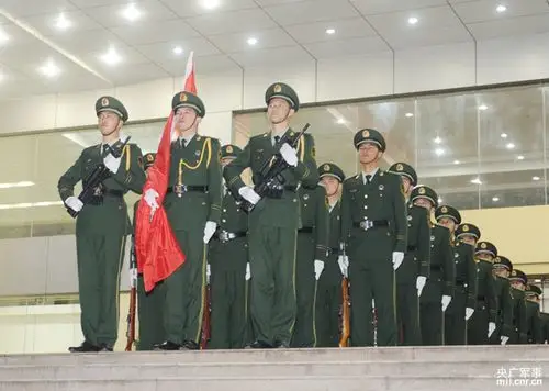 广州边防指挥学校举行元旦升旗仪式