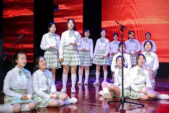 科技点亮未来 星光璀璨人生 重庆市铁路中学校举行高2024届毕业典礼