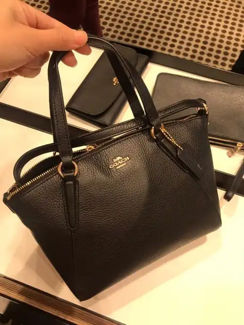 蔻驰coach饺子包,有几种尺寸?上身效果怎么样?