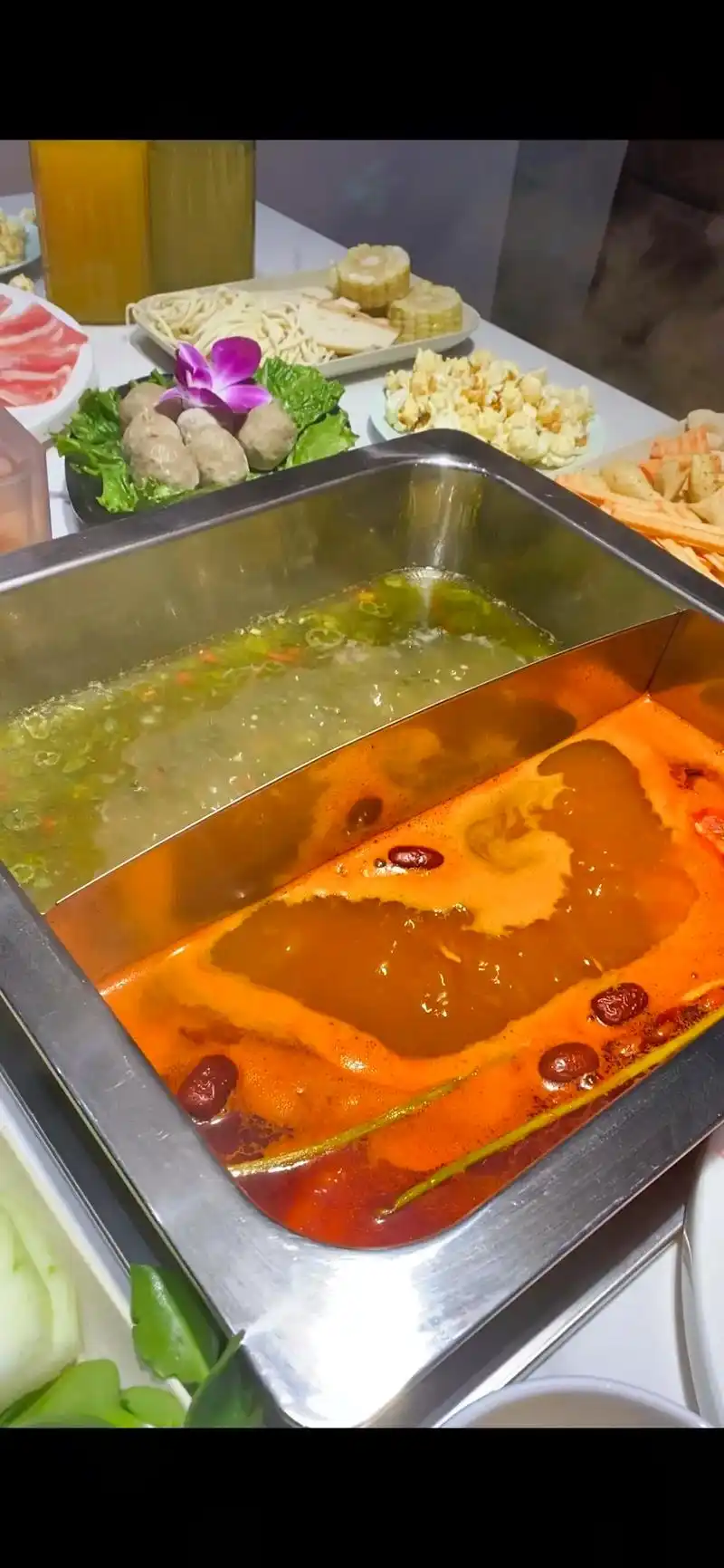 青花椒口味的锅底,真真第一回吃,口感居然还不 - 抖音