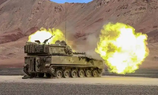 图片说明:07式自行榴弹炮亮剑高原 喀喇昆仑卫士