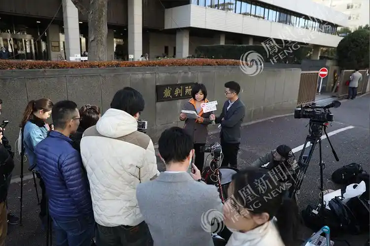 江歌案庭审第2日:现场有位奇怪男士一直擦眼泪