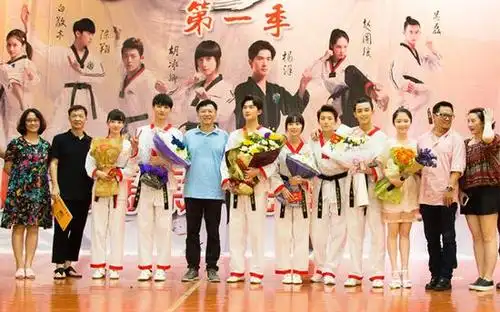 《旋风少女》杀青集体照