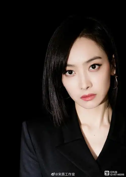宋茜人鱼姬眼妆"火"了,31岁秒变成18岁少女,我超喜欢她的短发