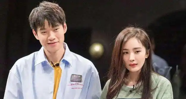 春晚这一夜杨幂的尴尬都要溢出屏幕了前男友与旧闺蜜接连登场