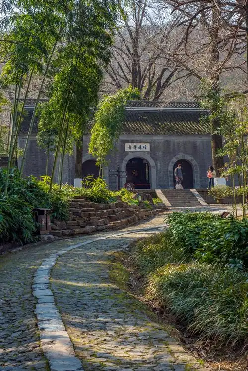 《竹林寺》组图:镇江竹林寺位于南山风景区内,距今有1500年历史,寺的