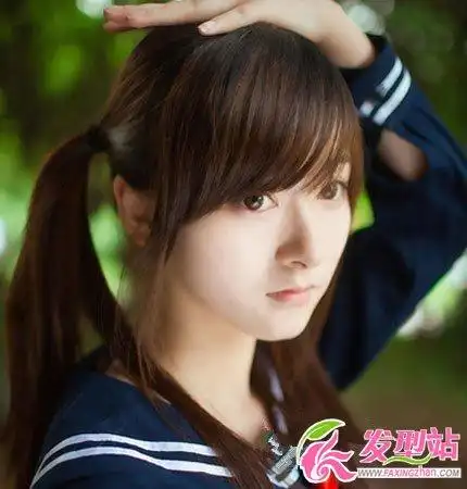 高中女生可爱双扎马尾发型 回到可爱卖萌时代