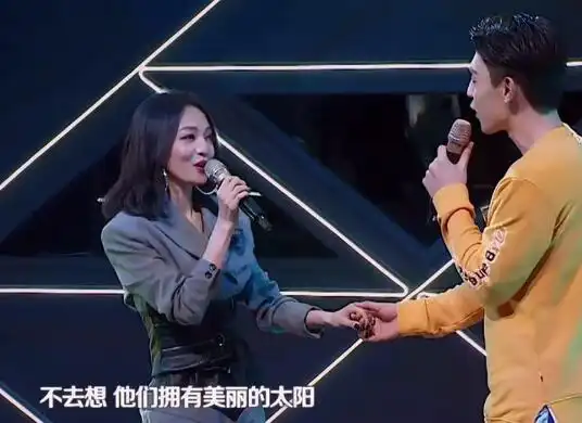 张韶涵和邓伦参加的节目叫《我是大侦探》,熟悉邓伦的网友都知道,邓伦