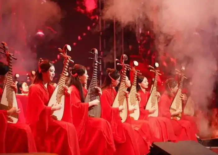 月泉国乐亮相国乐大典百人琵琶燃爆全场