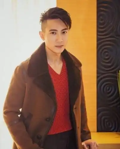 吴尊撞脸刘恺威剃光半边头帅炸了!网友:别和假脸比