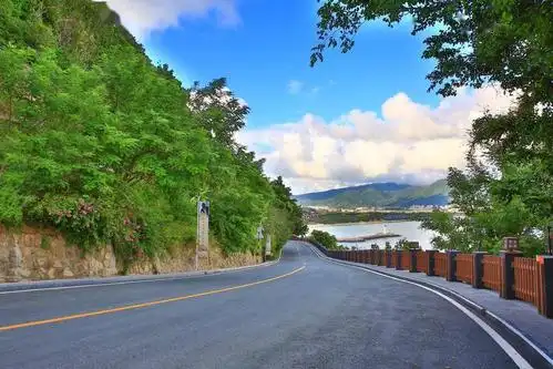 有没有被这美景给飒到,不要再看图羡慕了,来海南成为画里的主角.