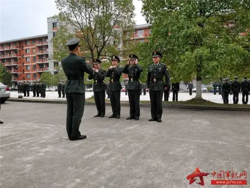 新学期军校学员这样做