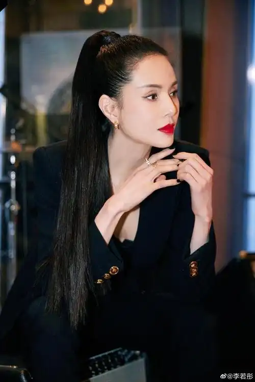 盘点搜狐盛典女明星红毯造型,杨颖女神降临,张雨绮性感迷人