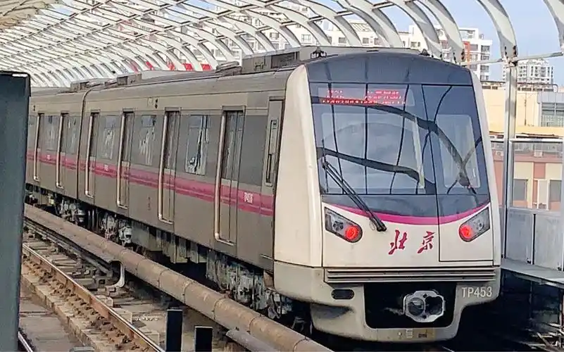 北京地铁5号线tp453车北苑路北站出站