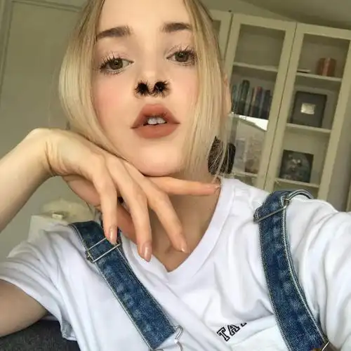 不能理解的 美妆流行《鼻毛美妆》这样真的好看吗….(皱眉)