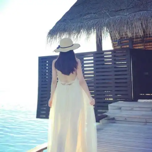 背影.长发 长裙 女头像by:李倩