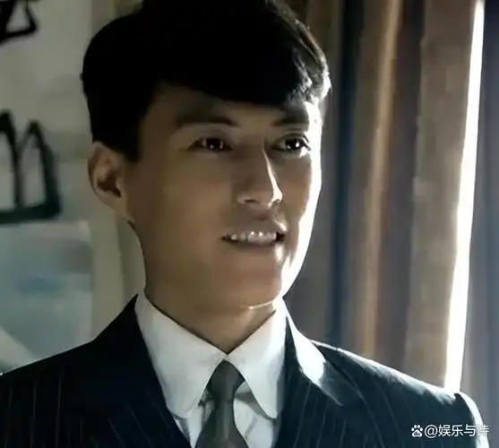 李幼斌,艺名朱开山,是凭借《亮剑》和《闯关东》等剧走红的演员.