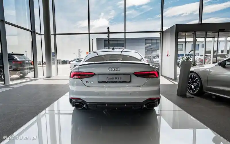 奥迪rs5战意十足的配色