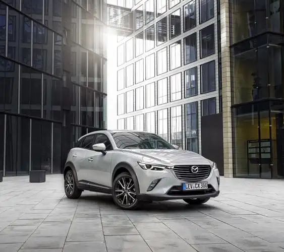 白色马自达cx3壁纸