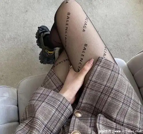 手撕巴黎世家是什么梗