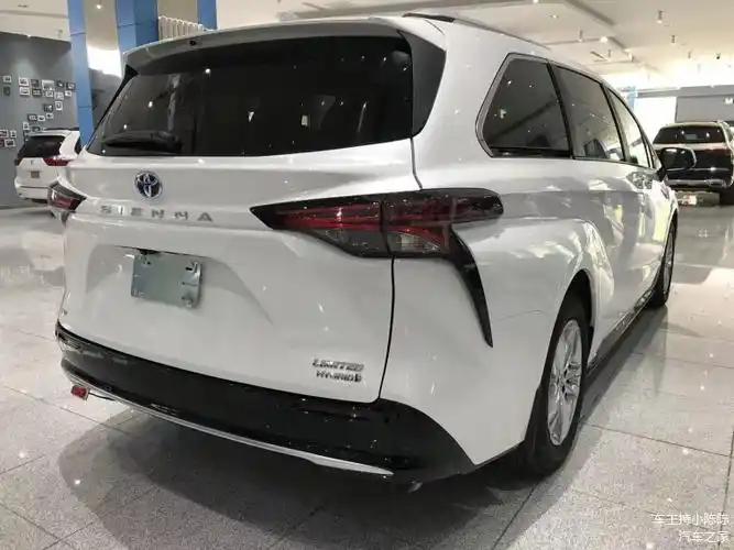 24款丰田塞纳全时四驱豪华商务车