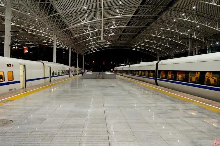 8月20日,夜,上海火车站