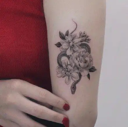 女生手臂纹身9张一组女生手臂上的漂亮纹身图案欣赏