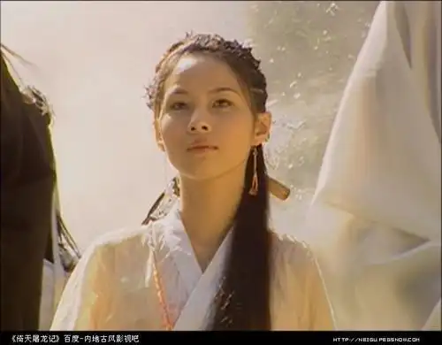 胡小冉 饰 黄衫女子