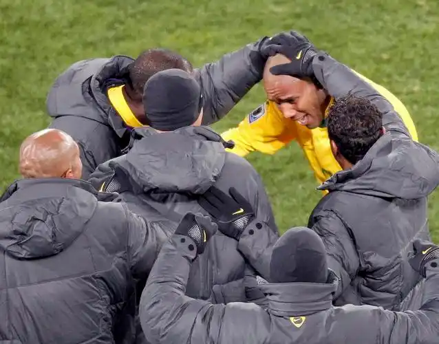 麦孔几乎零角度抽射破门