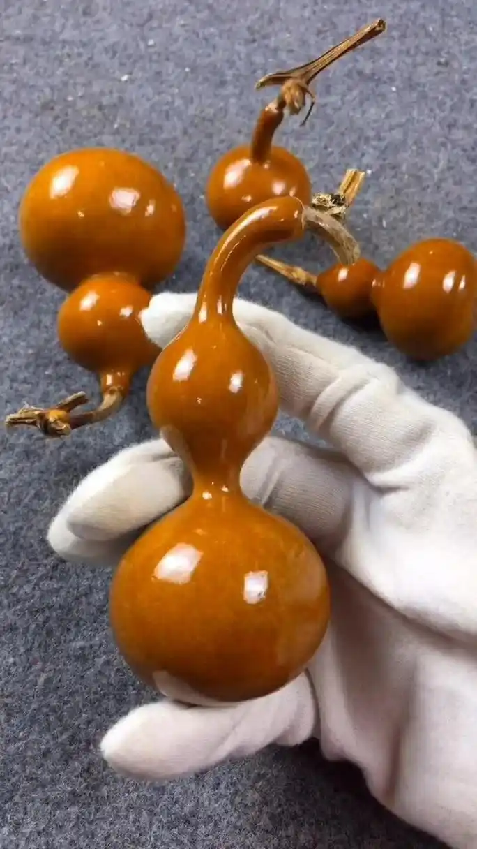 把文玩葫芦晒成红色,包浆挂瓷就快了