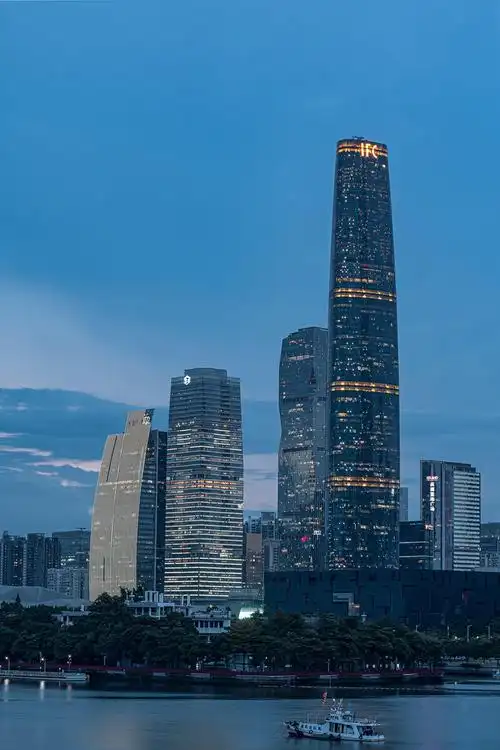 广州地标国际金融中心ifc东塔夜景