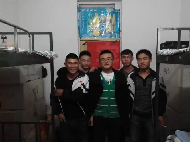 求大神ps图 要求带点混社会的样子