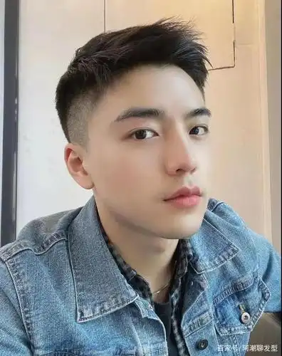 2021年男生"两边铲短"发型过时了?试试这3款,新潮又帅气!