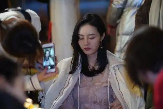 曾越《什刹海》首演都市剧 对戏关晓彤演技成熟细腻