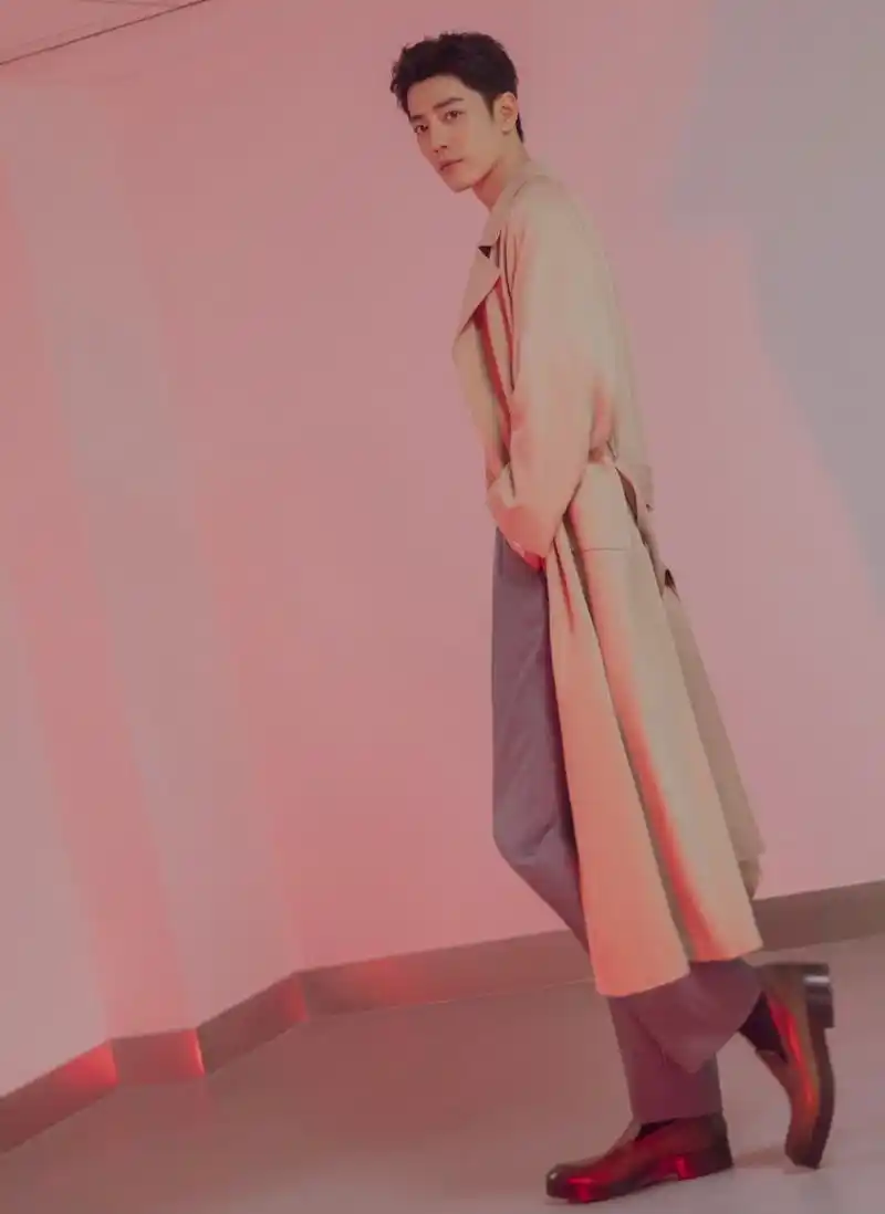 肖战粉色系列, 啊啊风衣造型真是帅呆了,还得是个高,不然换个人根本撑