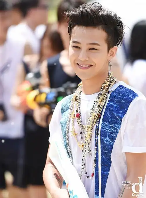 bigbang 新闻 有刘海也很帅气,但把额头露出来也可以引起粉丝们的欢呼