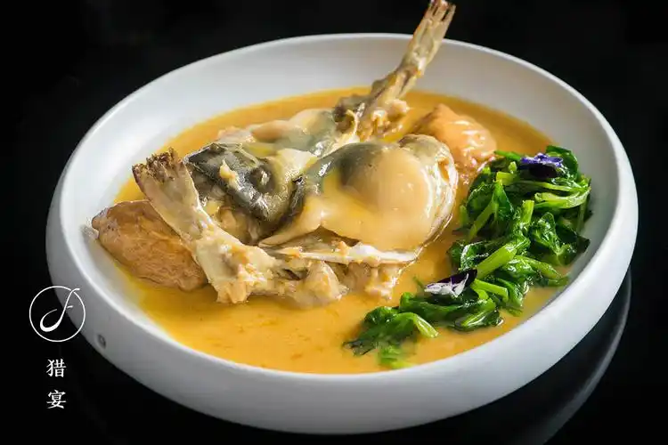 九厢的黄焖河豚鱼制作的时候每一道工序精准到秒,14分钟焖,4分30秒