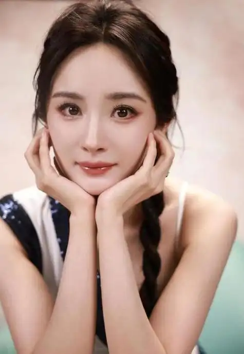 真人干瘦枯黄,荧屏上惊艳全场,这7位女星上镜前后反差巨大