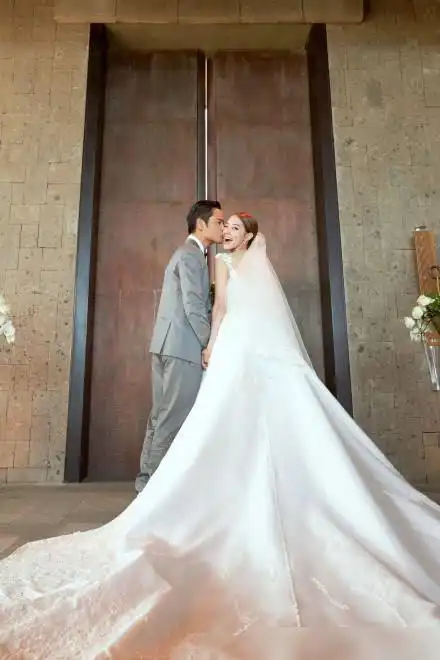 50岁郑嘉颖浪漫大方结婚纪念日送烛光晚餐陈凯琳晒照甜滋滋