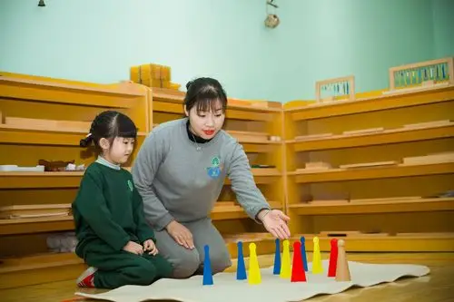 蒙氏教师|热爱孩子,是我们最重要的职业道德!